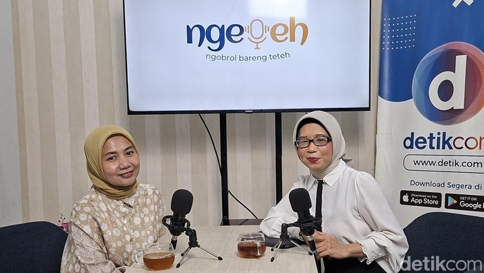 Wakil Manager Regional detikcom Erna Mardiana (kiri) dan Kepala Dinas Perindustrian dan Perdagangan Provinsi Jawa Barat Nining Yuliastian