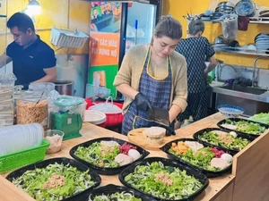 Warung Nasi Ini Viral Gegara Review Negatif, Pemilik Sampai Trauma!