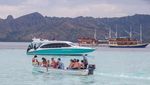 Wisata Bahari TN Komodo Kembali Dibuka, Turis Nikmati Indahnya Taka Makassar