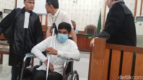 Terdakwa WN Belanda Nirul Rashim saat menjalani sidang tuntutan kasus ganja hidroponik, Selasa (19/5/2026).