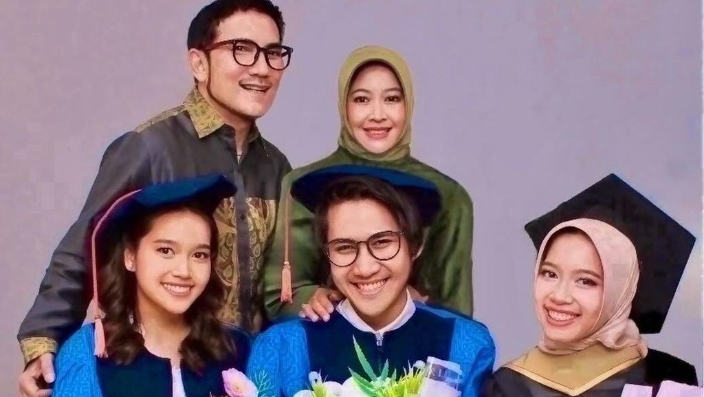 Yana Julio Happy Lihat 3 Anak Lulus S1-IP Tinggi