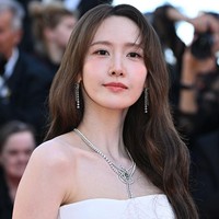 Yoona Tebar Pesona di Cannes Film Festival, Tampil Elegan Bergaun Putih