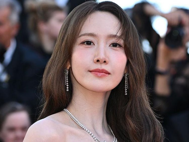 Yoona Tebar Pesona di Cannes Film Festival, Tampil Elegan Bergaun Putih