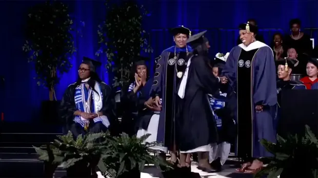 Zahara Jolie Wisuda Zahara Jolie Wisuda