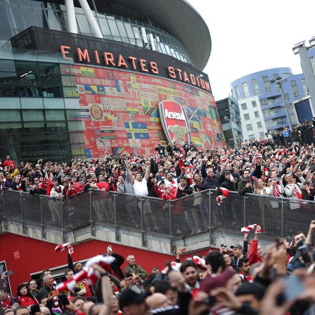 22 Tahun Menanti, Euforia Fans Arsenal Pecah di Emirates Stadium