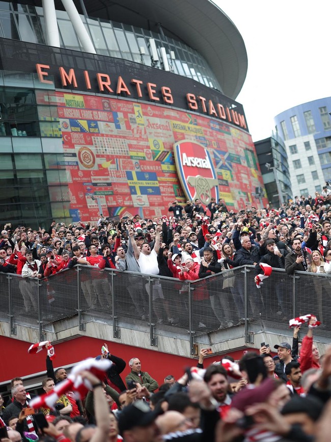 22 Tahun Menanti, Euforia Fans Arsenal Pecah di Emirates Stadium