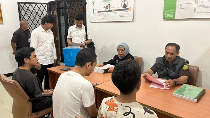 Bareskrim Polri melakukan pelimpahan tahap II terkait kasus peredaran vape berisi etomidate atau obat bius di wilayah Jakarta Selatan. (Dok. Istimewa)