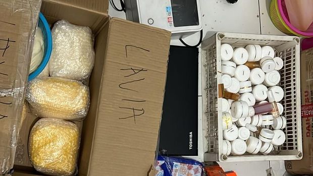 Bareskrim Polri membongkar pabrik skincare rumahan yang berbahan merkuri di Cirebon.
