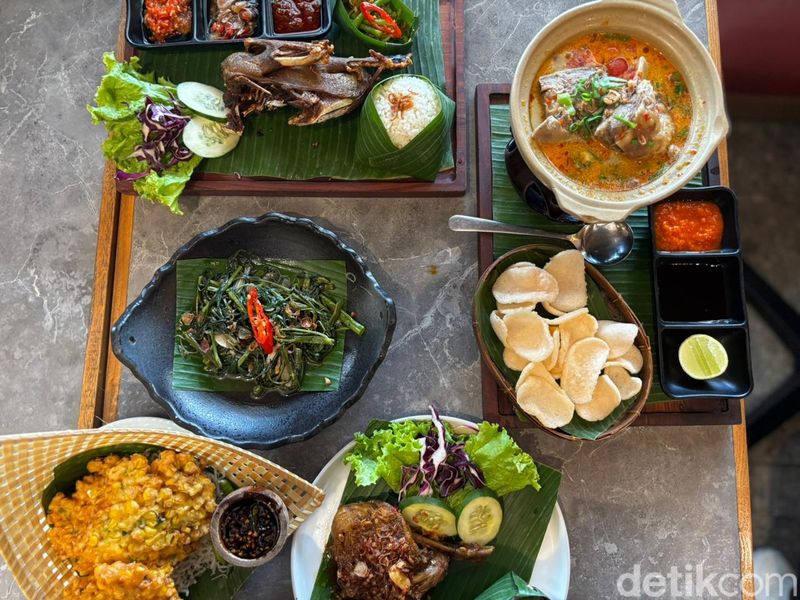 Menu makanan di restoran Bebek Klungkung, cabang One Satrio.