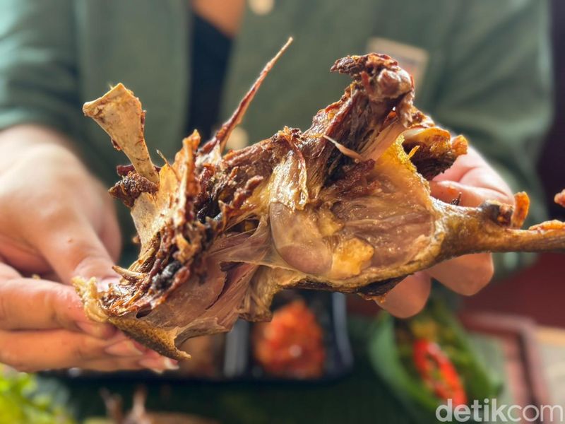Menu makanan di restoran Bebek Klungkung, cabang One Satrio.