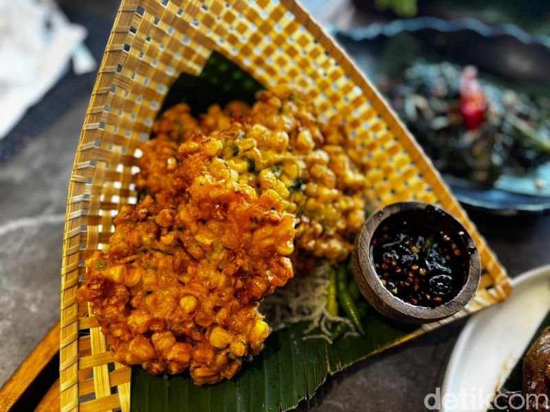 Menu makanan di restoran Bebek Klungkung, cabang One Satrio.