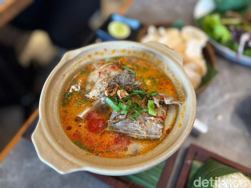 Menu makanan di restoran Bebek Klungkung, cabang One Satrio.