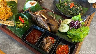 Bebek Klungkung: Sedapnya Bebek Goreng Afkir dan Sup Iga ala Bali di Jaksel