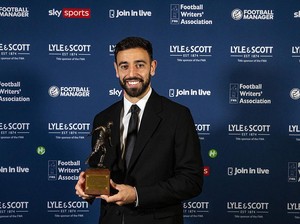 Dear Roy Keane, Pujilah Bruno Fernandes!
