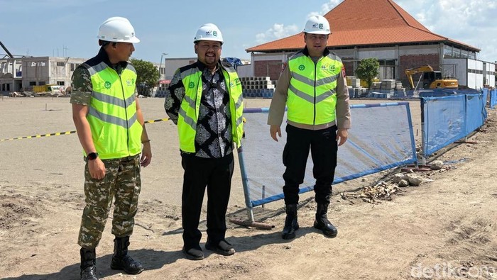 Bupati Gresik Fandi Akhmad Yani meninjau pembangunan Sekolah Rakyat di Sidayu