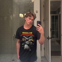 Sebelumnya ia sudah berkarier sebagai produser musik dan bakal debut akting di serial Netflix, Never Have I Ever. Foto: Instagram