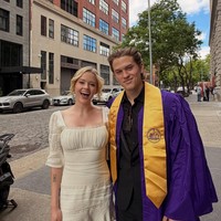 Dalam momen spesial itu, Deacon juga berfoto dengan kakaknya yang mirip dengan bintang ‘Legally Blonde’. Foto: Instagram