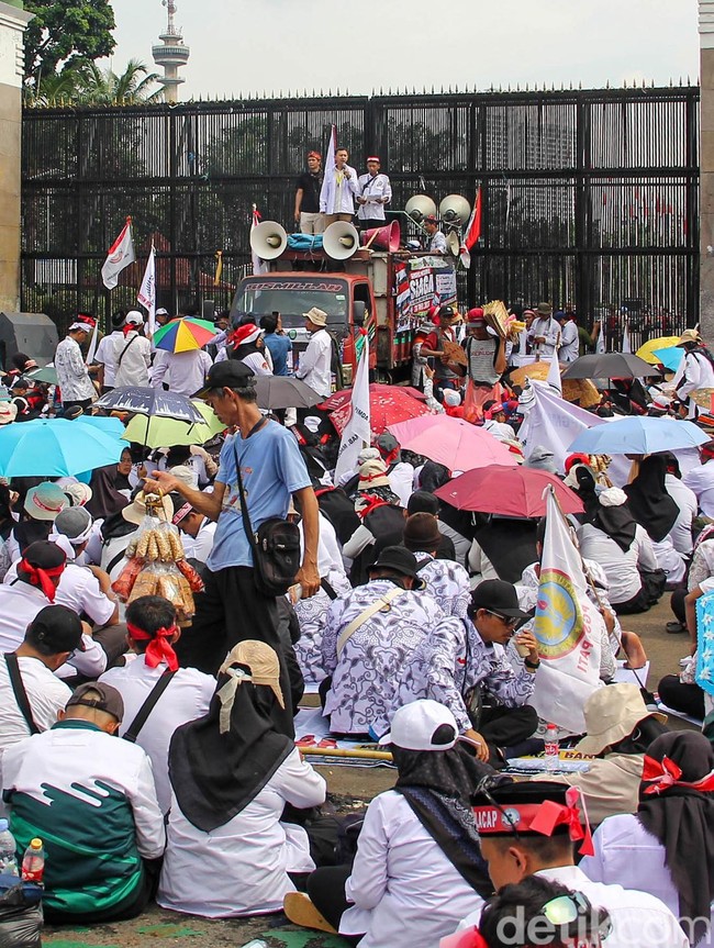 Demo Harkitnas 2026 Bikin Gatot Subroto Arah DPR Lumpuh Total