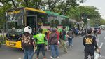 Aksi Demo Ojol Padati Frontage Ahmad Yani