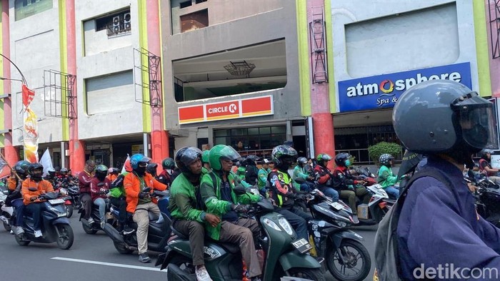 Demo Ojol di Surabaya