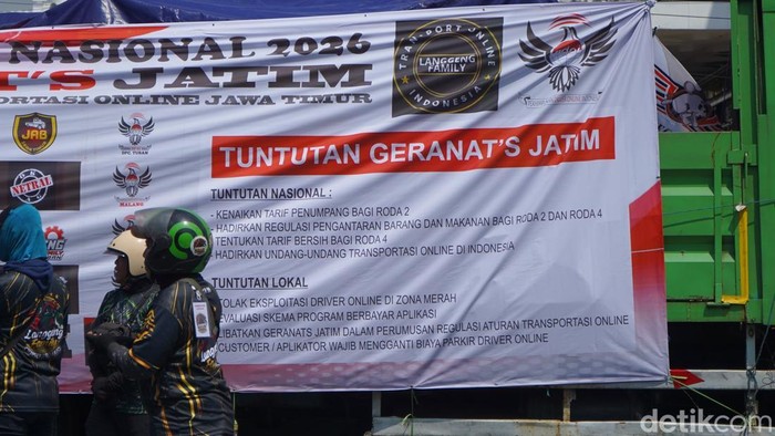 Demo ojol di Surabaya