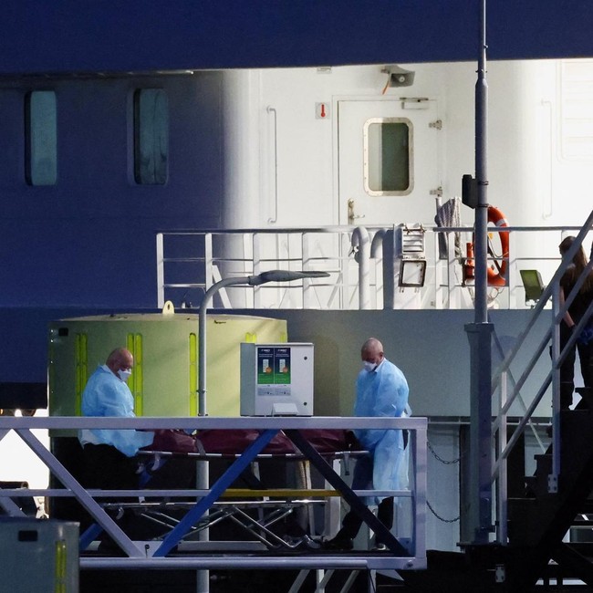 Detik-detik Jenazah Korban Hantavirus Diturunkan dari MV Hondius di Rotterdam