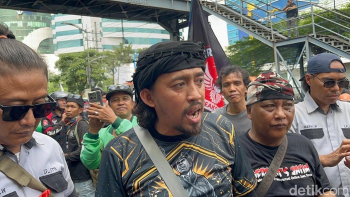 Driver ojol yang demo di Surabaya
