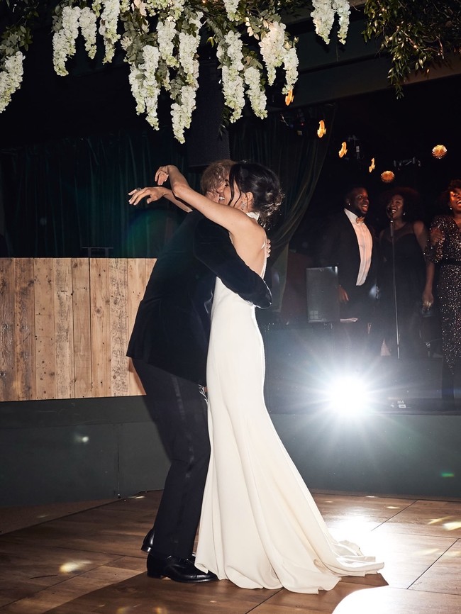 Dalam unggahan yang dibagikan pada Selasa (19/05/2026), Meghan memperlihatkan sederet momen intim dari hari bahagianya bersama Harry. Foto: Instagram/@meghan