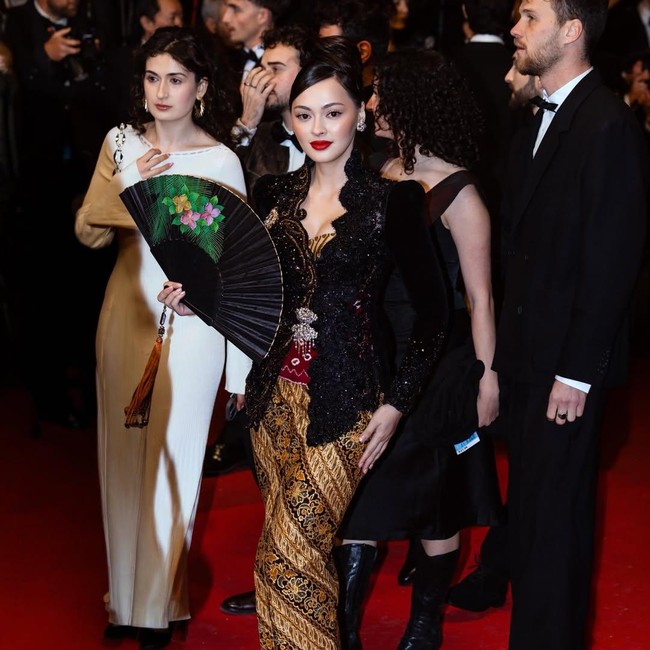 Foto: Jolene Marie Memesona di Cannes 2026, Tampil Beda dengan Kebaya Klasik