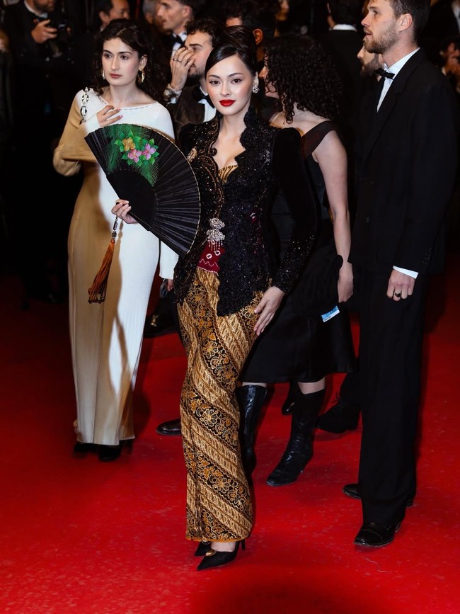 Foto: Jolene Marie Memesona di Cannes 2026, Tampil Beda dengan Kebaya Klasik