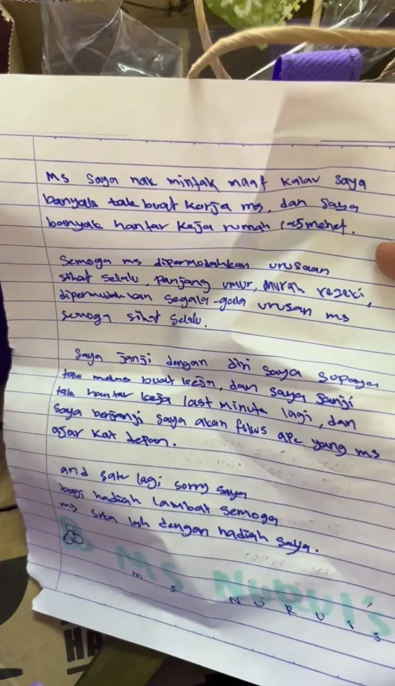 Haru! Guru Ini Dapat Hadiah Makanan dari Muridnya yang Tinggal di Panti
