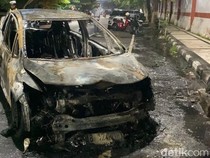 Honda Jazz Ludes Terbakar di Jalan Tri Lomba Juang Semarang