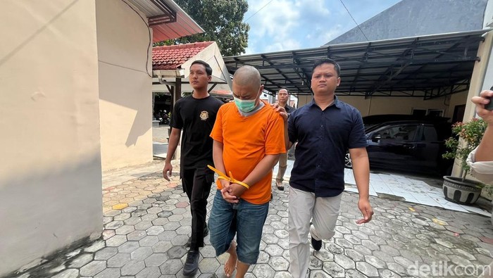 IM (41) saat diamankan di Polres Mojokerto Kota