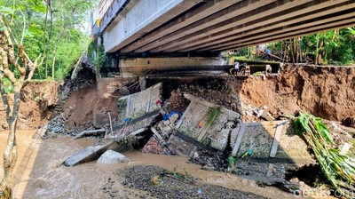 Hati-hati Jembatan Plapar Ponorogo Rusak Diterjang Banjir, Truk di Atas 10 Ton Dilarang Melintas