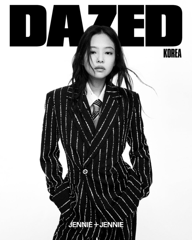 Dalam wawancaranya, Jennie BLACKPINK mengungkap perasaannya bekerja sama rumah mode Prancis itu selama bertahun-tahun. “Chanel masih masih menjadi merek terbaik bagiku. Fakta bahwa kami telah mempertahankan hubungan ini begitu lama masih terasa sangat istimewa,” ujarnya. Foto: dok. Dazed Korea