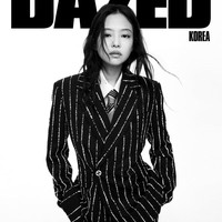 Dalam wawancaranya, Jennie BLACKPINK mengungkap perasaannya bekerja sama rumah mode Prancis itu selama bertahun-tahun. “Chanel masih masih menjadi merek terbaik bagiku. Fakta bahwa kami telah mempertahankan hubungan ini begitu lama masih terasa sangat istimewa,” ujarnya. Foto: dok. Dazed Korea