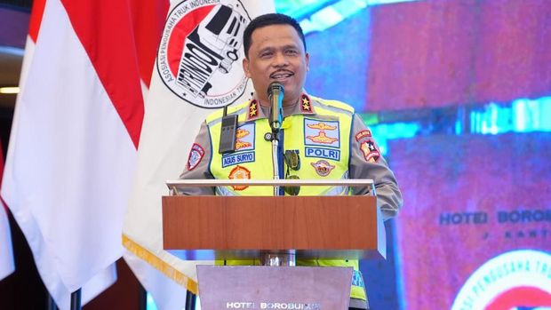 Kakorlantas Irjen Agus Suryonugroho menghadiri Musyawarah Nasional III Asosiasi Pengusaha Truk Indonesia (Aptrindo), Rabu (20/5) Kakorlantas Irjen Agus Suryonugroho menghadiri Musyawarah Nasional III Asosiasi Pengusaha Truk Indonesia (Aptrindo), Rabu (20/5)