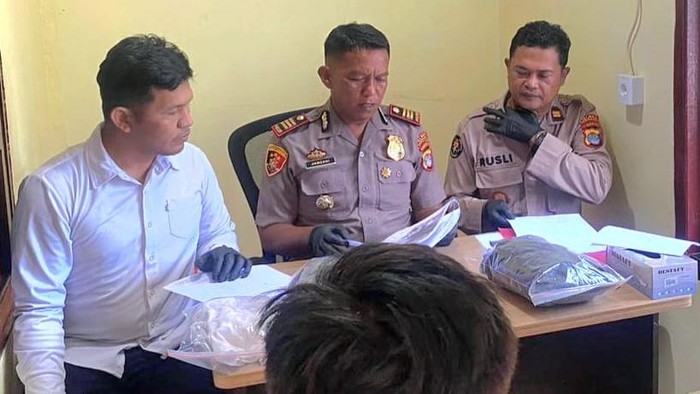 Kapolsek Tarakan Timur AKP Jamzani (Tengah) saat melakukan press release di Polsek Tarakan Timur.