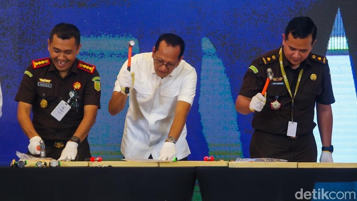 Kejagung Musnahkan Jam Tangan Palsu Hasil Sitaan Kasus Korupsi