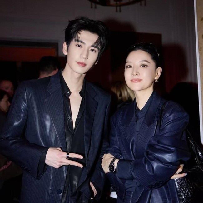 Pesona Awet Muda Lee Young Ae, Bersanding dengan Zhang Linghe di Acara Gucci