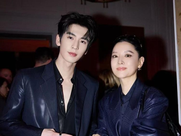 Pesona Awet Muda Lee Young Ae, Bersanding dengan Zhang Linghe di Acara Gucci