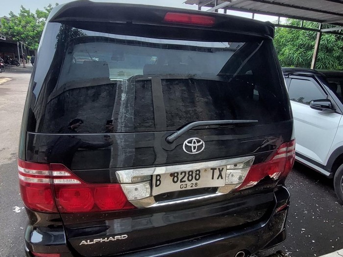 Lelang Toyota Alphard