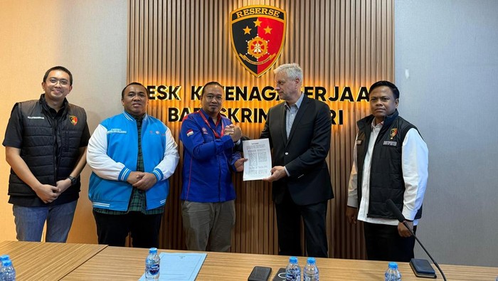 Mediasi terkait PHK 103 buruh yang digelar oleh Desk Ketenagakerjaan Polri (dok. Polri)