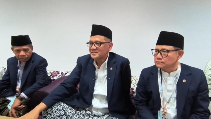 Menhaj Gus Irfan (tengah) bersama rombongan Amirul Hajj gelombang kedua tiba di Jeddah, Selasa (19/5)