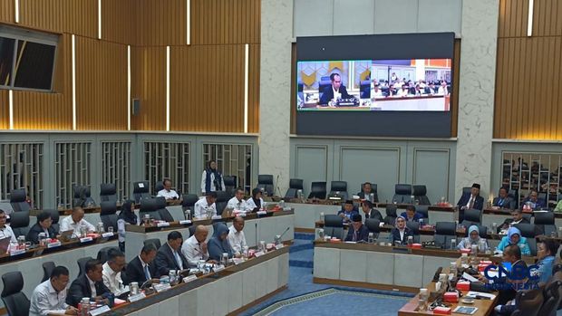 Menteri Kelautan dan Perikanan (MenKP) Sakti Wahyu Trenggono saat Rapat Kerja bersama Komisi IV DPR RI di Kompleks Parlemen, Jakarta, Rabu (20/5/2026). (CNBC Indonesia/Martyasari Rizky)