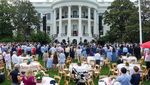 Momen Santai di Gedung Putih, Donald Trump dan Melania Trump Sapa Tamu Piknik Kongres