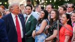 Momen Santai di Gedung Putih, Donald Trump dan Melania Trump Sapa Tamu Piknik Kongres