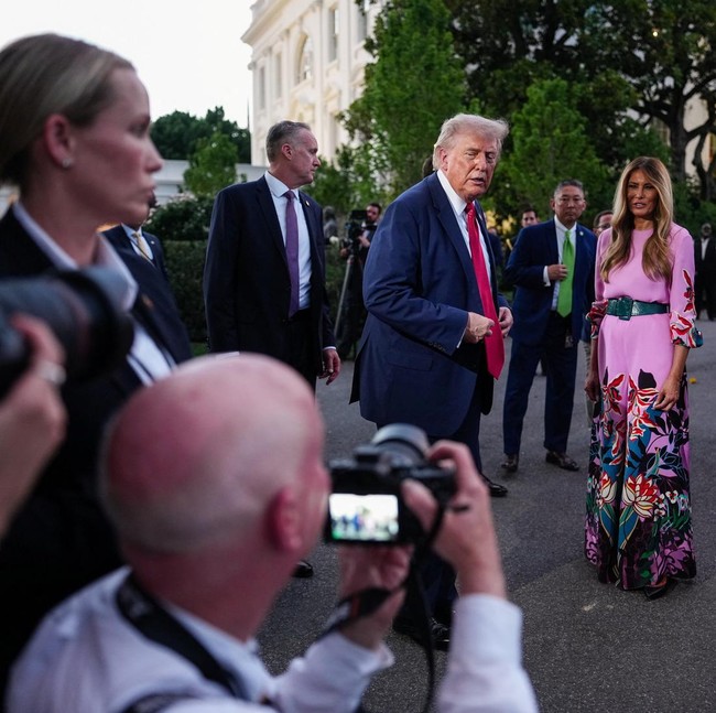 Momen Santai di Gedung Putih, Donald Trump dan Melania Trump Sapa Tamu Piknik Kongres