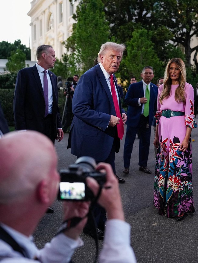 Momen Santai di Gedung Putih, Donald Trump dan Melania Trump Sapa Tamu Piknik Kongres
