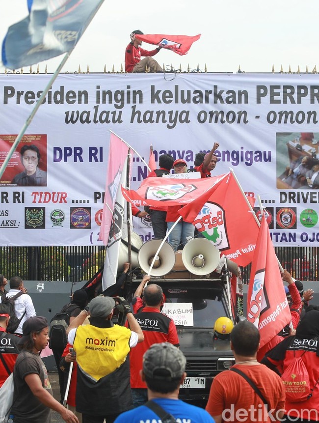 Ojol Demo di DPR Tuntut Tarif Adil